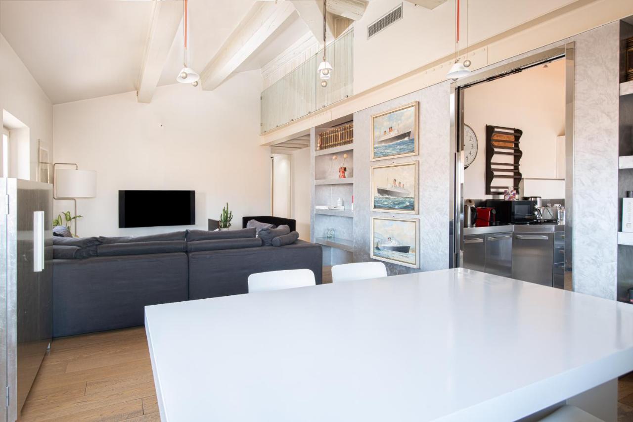 Stunning Top Floor Flat In The Heart Of Verona Buitenkant foto
