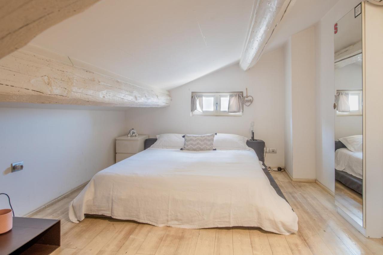 Stunning Top Floor Flat In The Heart Of Verona Buitenkant foto